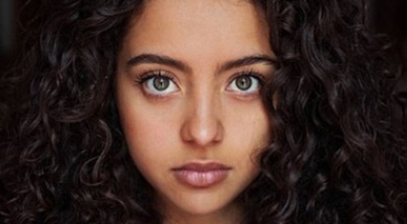 مصورة تطوف العالم لتصور جمال فتياته.. شاهدوا الصور